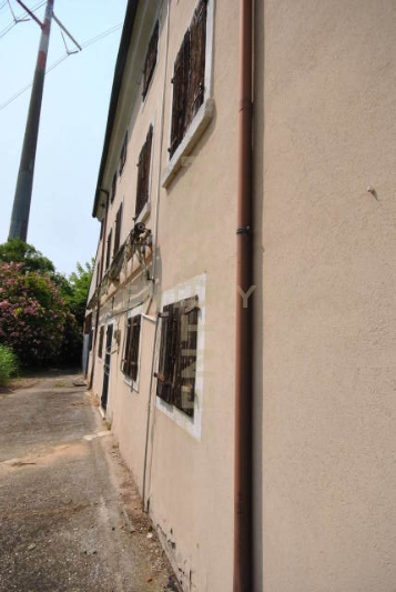 Stabile/Palazzo con giardino in via padovana 1a, Arcole