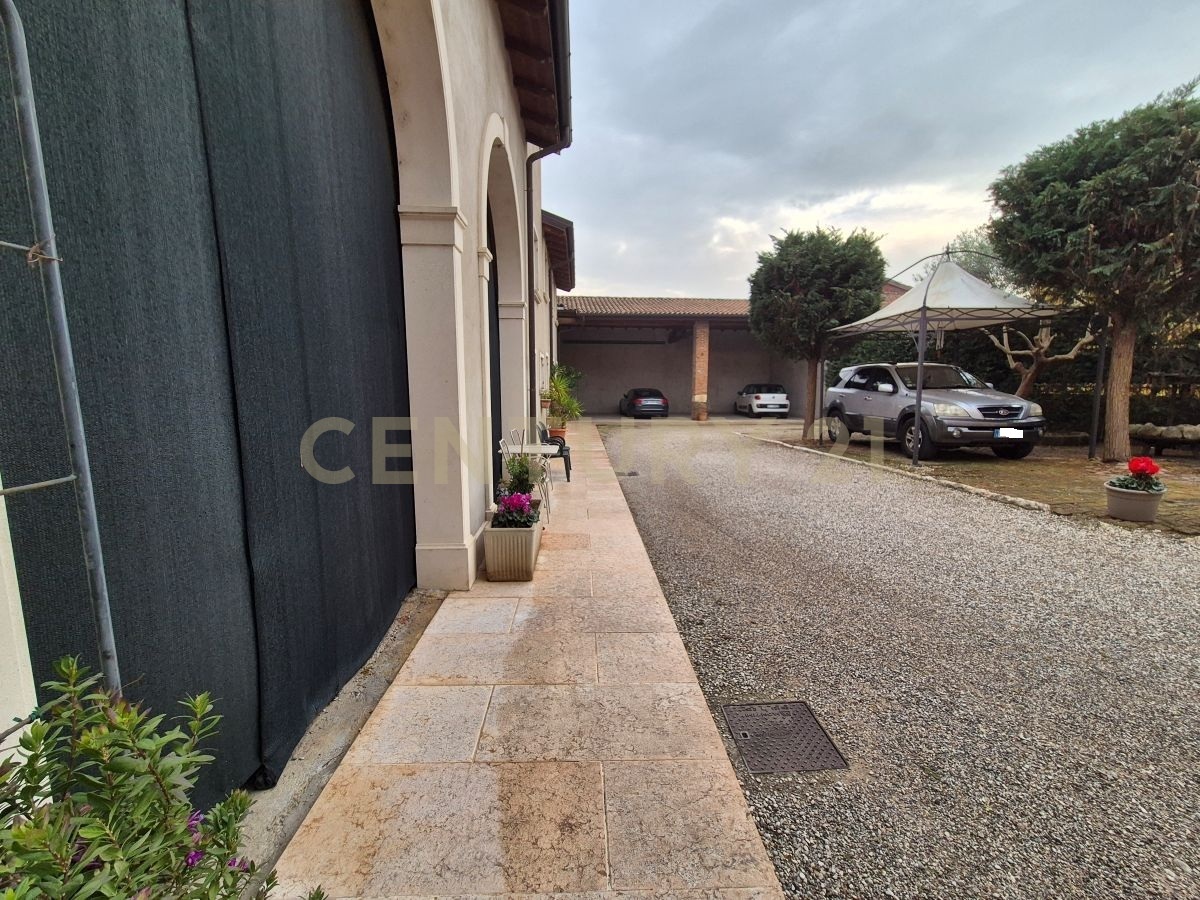 Stabile/Palazzo nuovo in via sasse snc, Verona