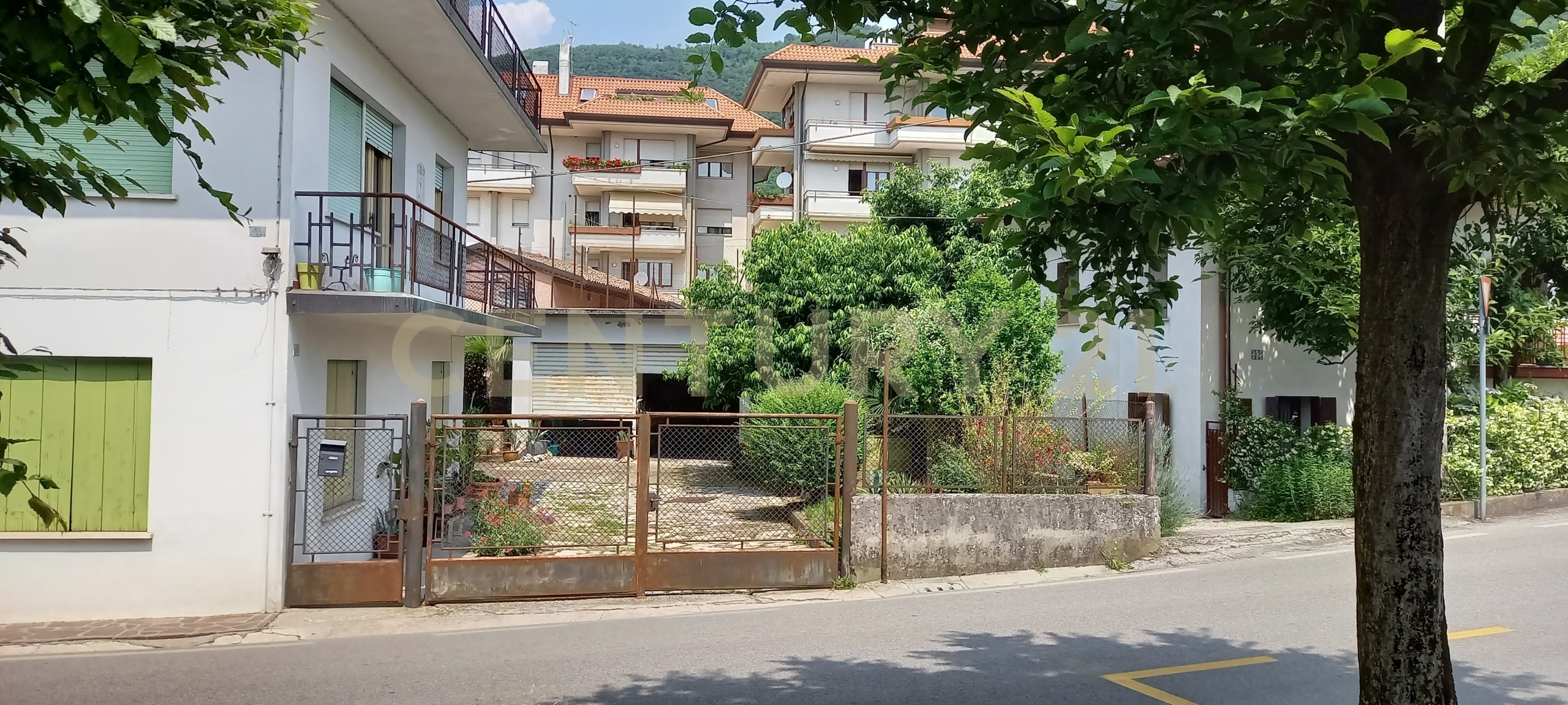 Stabile/Palazzo con giardino in via molini 36, Valdobbiadene