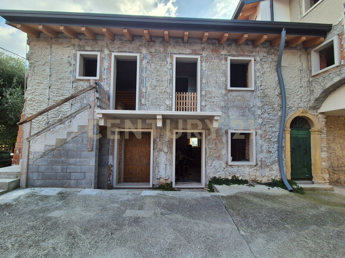 Stabile/Palazzo nuovo in via vigolo 1, Negrar