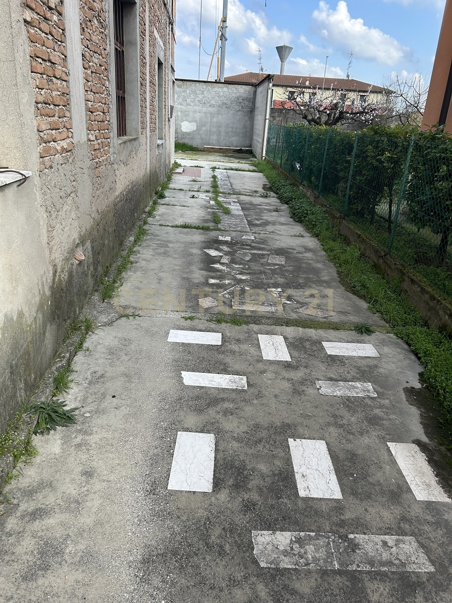 Stabile/Palazzo da ristrutturare in via roma 85, Isola della Scala