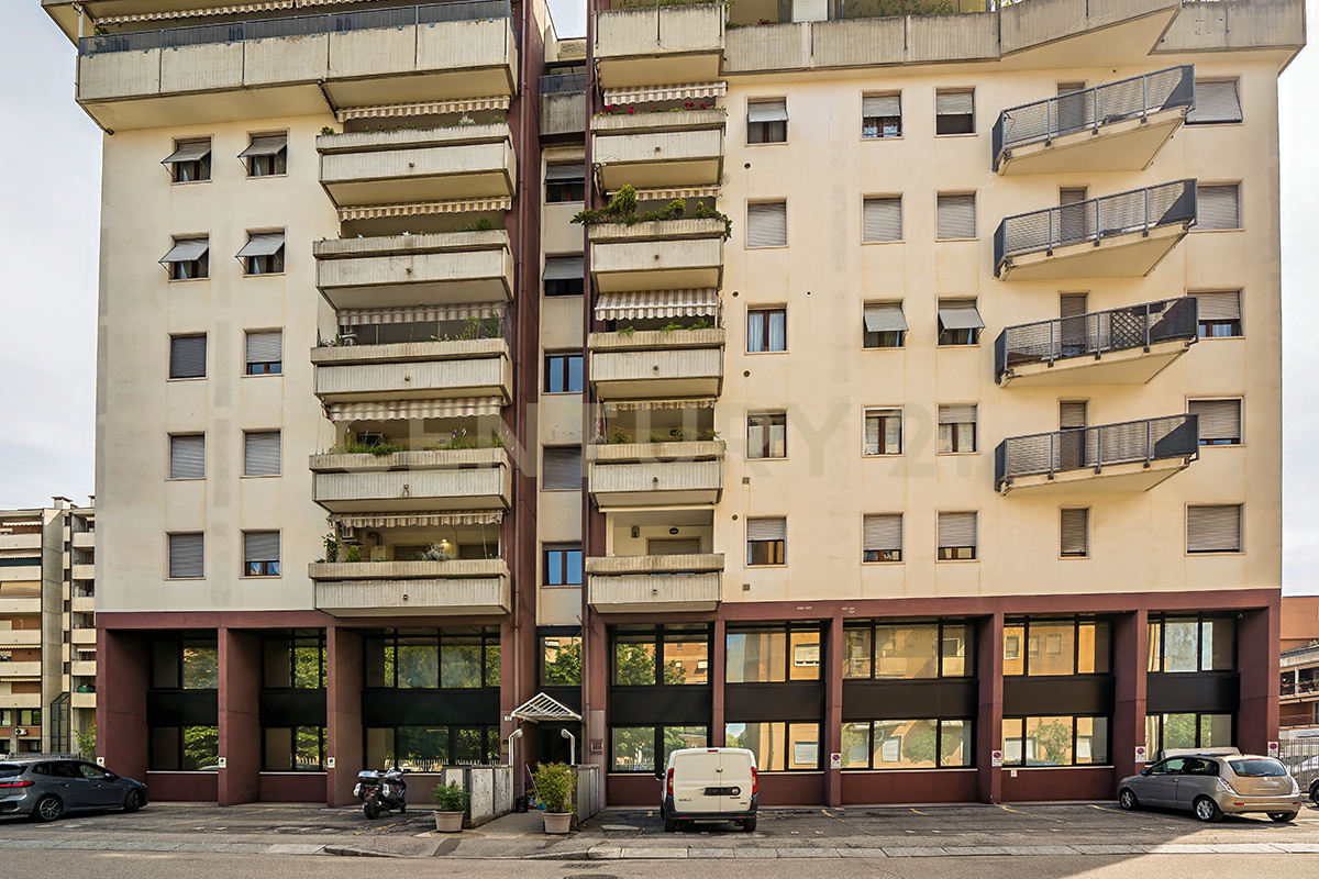 Ufficio con giardino in via adriano cristofoli 40, Verona