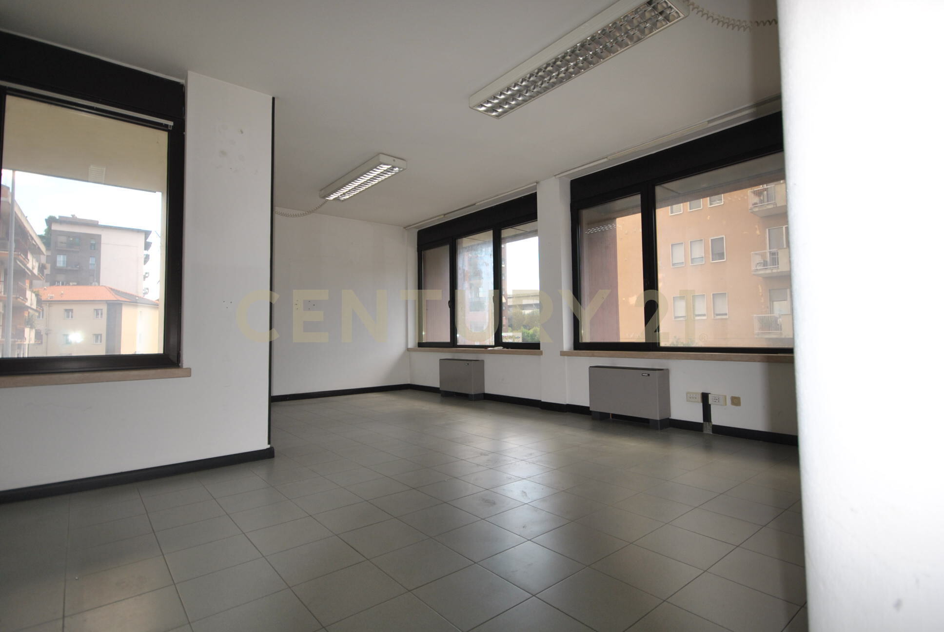 Ufficio con giardino in via adriano cristofoli 40, Verona