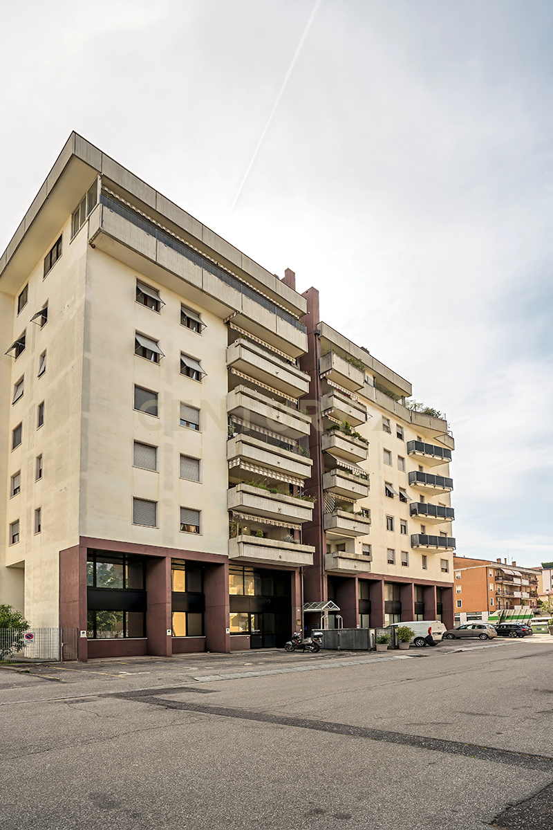 Ufficio con giardino in via adriano cristofoli 40, Verona