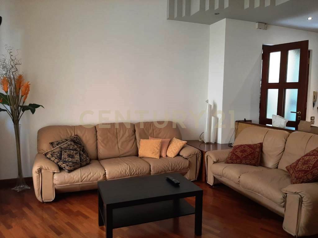 Casa indipendente con giardino in via giacomo favretto, Verona