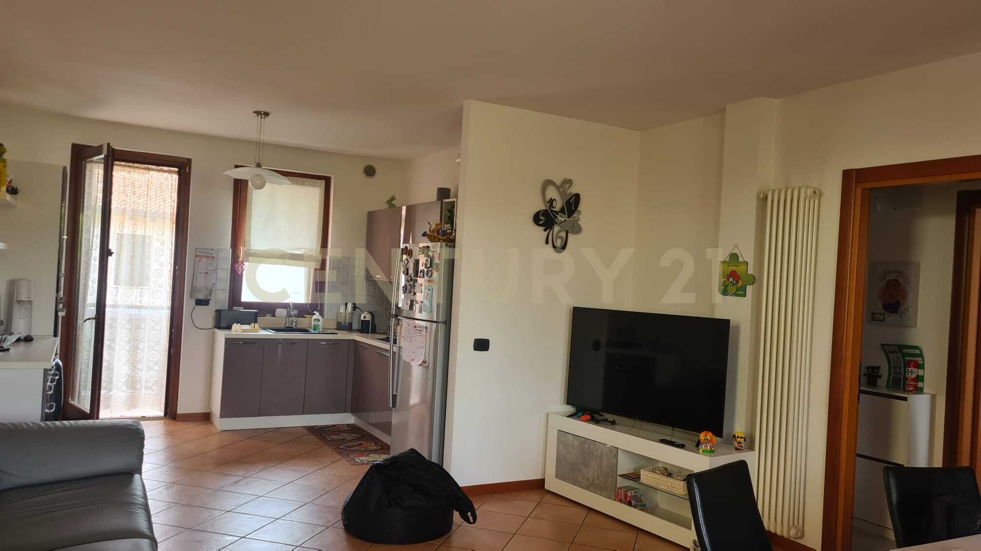 Trilocale con terrazzo in via xxv aprile 3, Castelnuovo del Garda