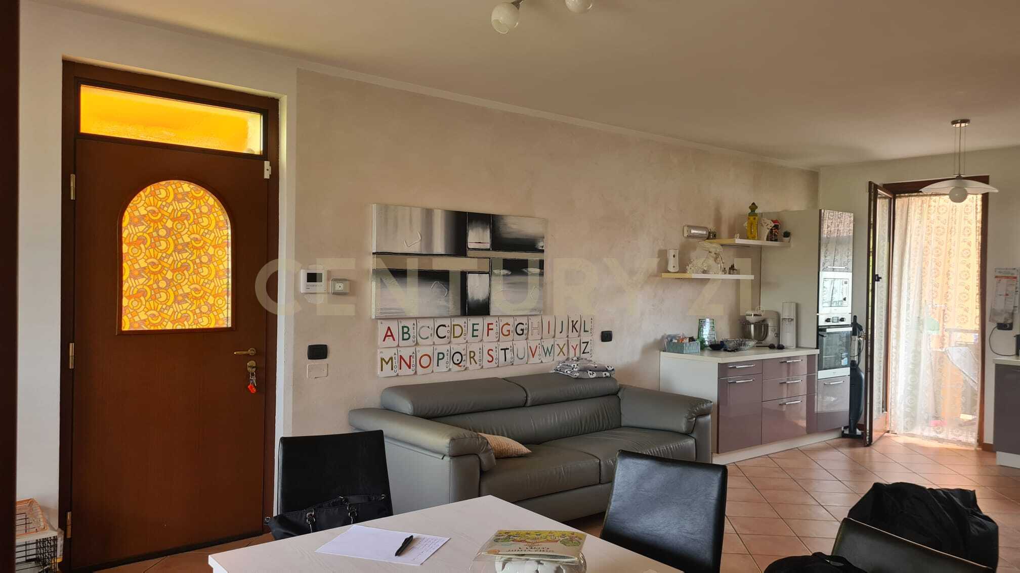 Trilocale con terrazzo in via xxv aprile 3, Castelnuovo del Garda