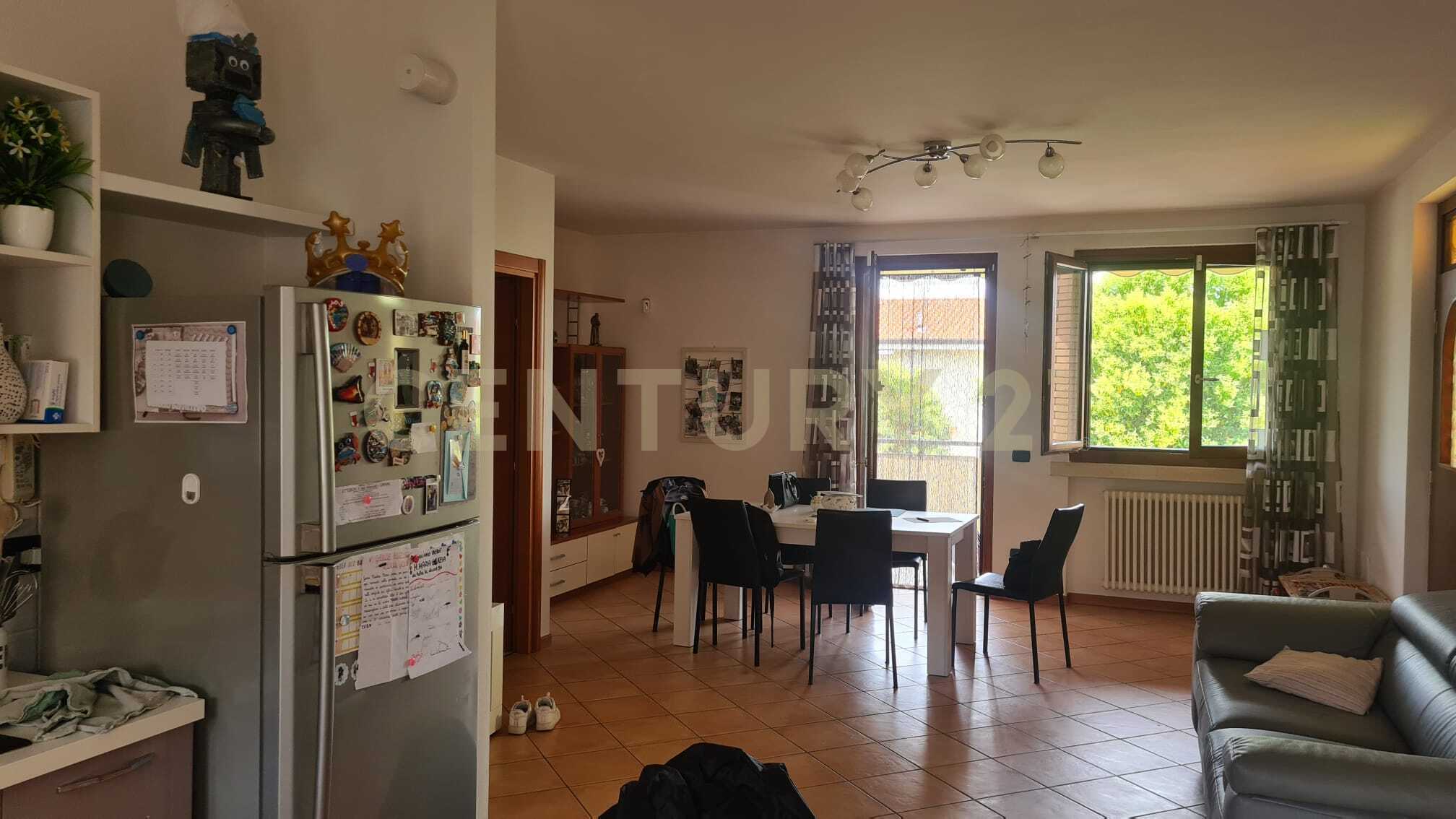 Trilocale con terrazzo in via xxv aprile 3, Castelnuovo del Garda