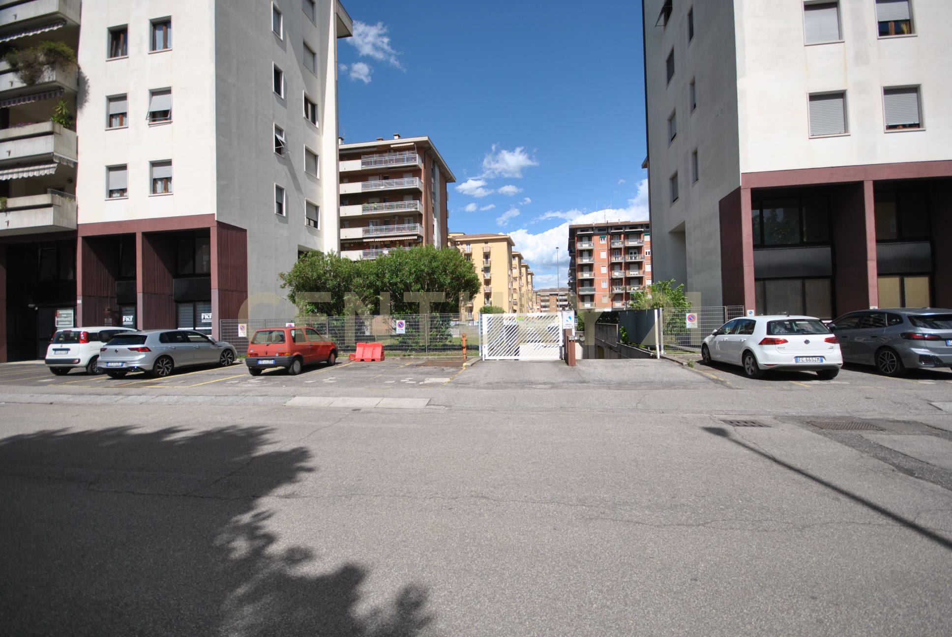 Posto auto coperto in vendita in via adriano cristofoli 48, Verona
