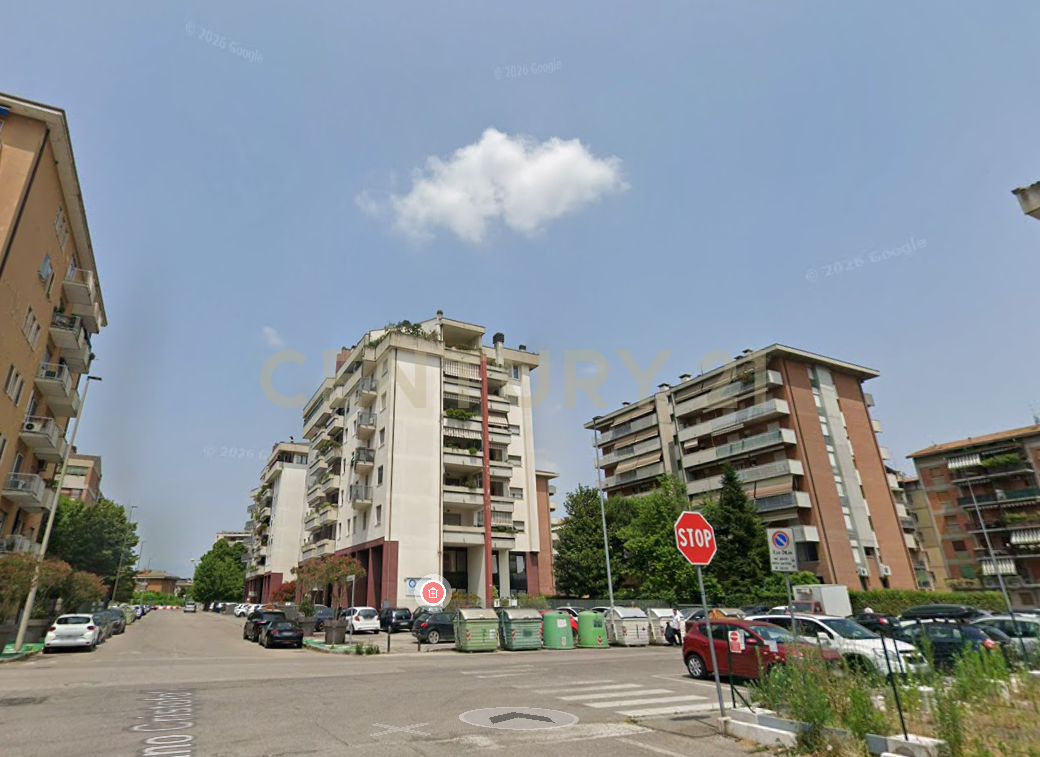 Posto auto coperto in vendita in via adriano cristofoli 48, Verona