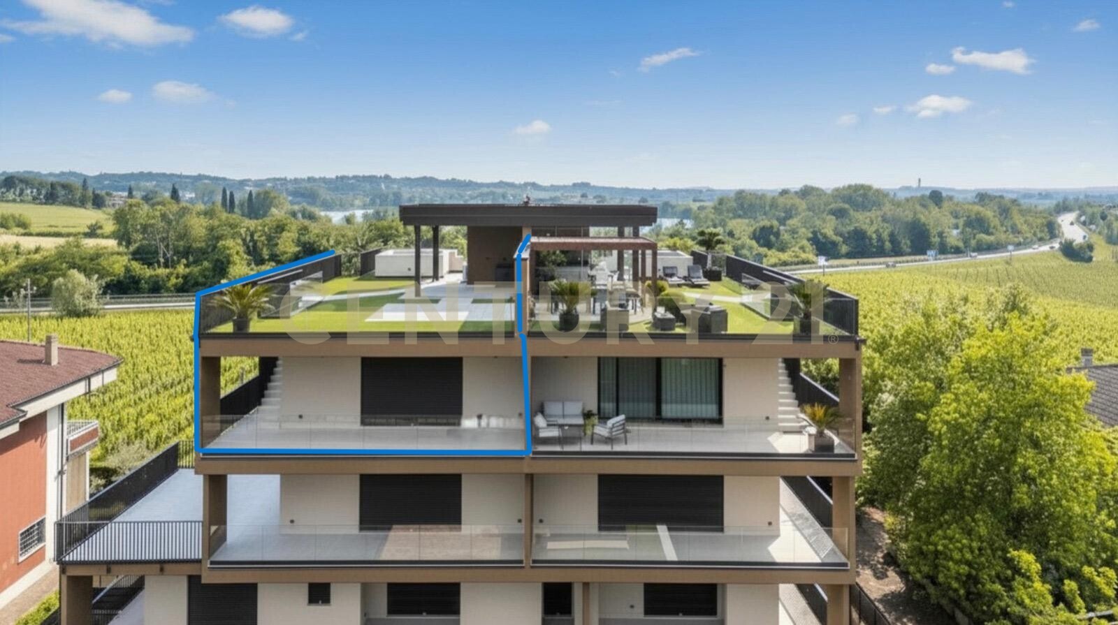Attico con giardino in via bell'italia, Peschiera del Garda