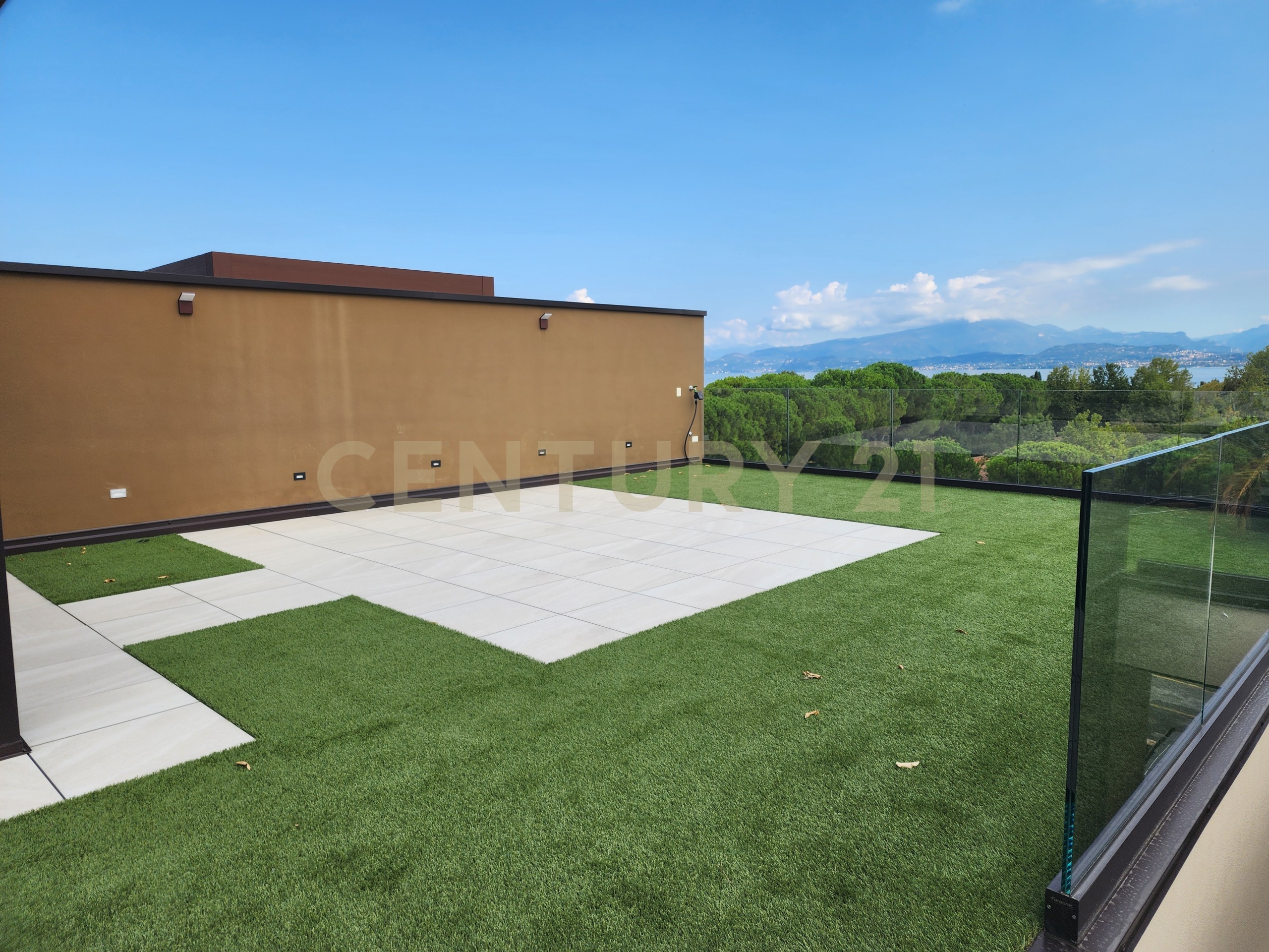 Attico con giardino in via bell'italia, Peschiera del Garda