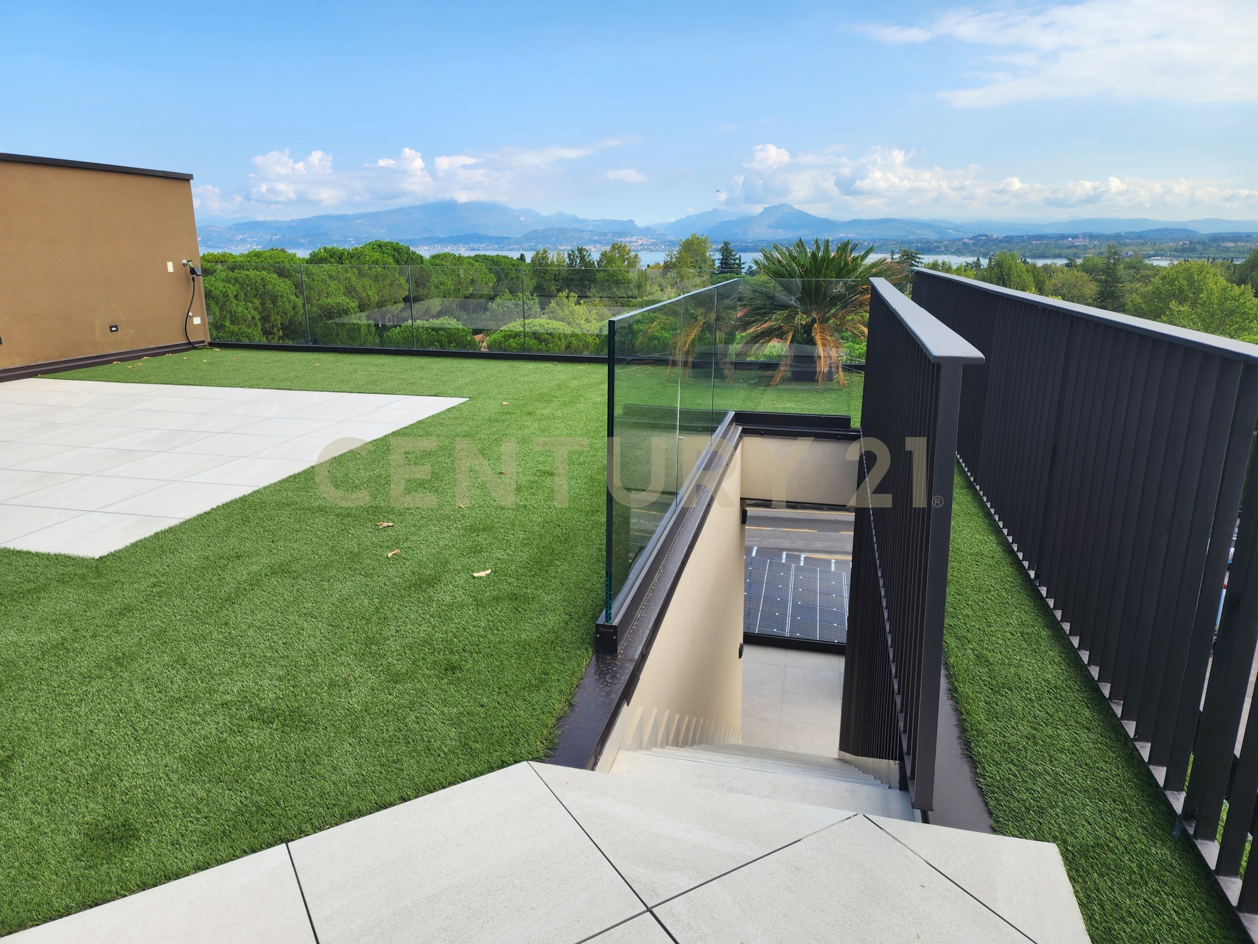 Attico con giardino in via bell'italia, Peschiera del Garda