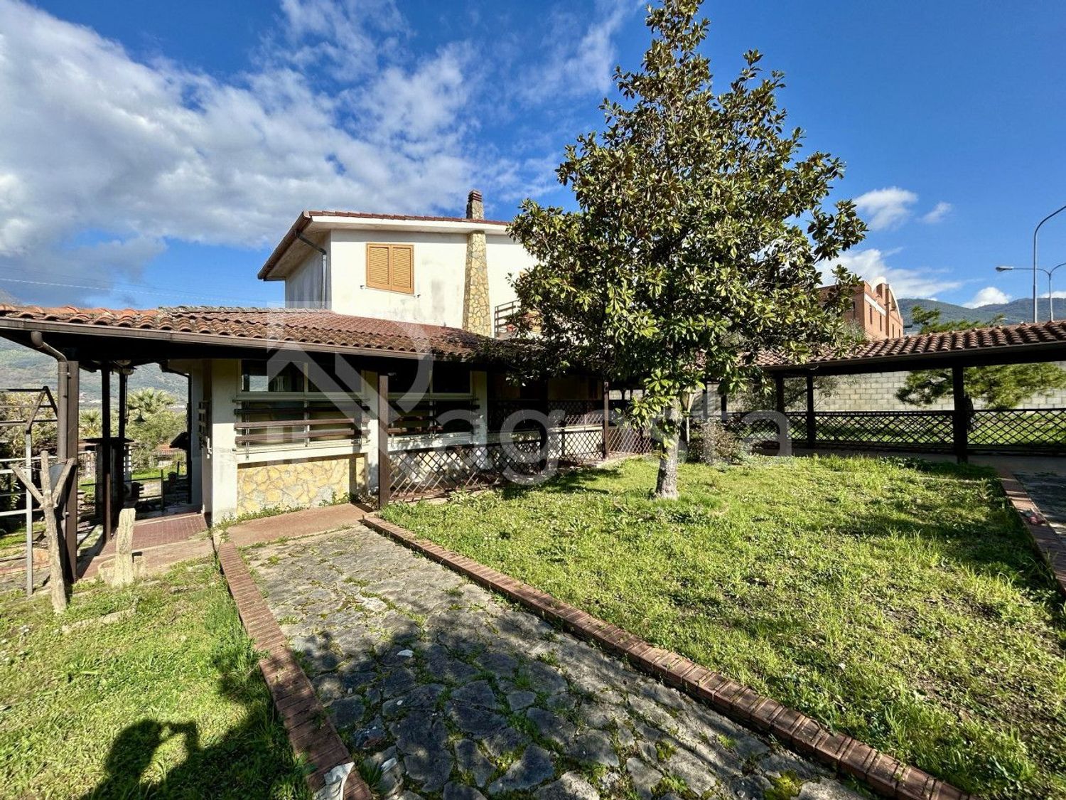 Villa in vendita a San Mango Piemonte