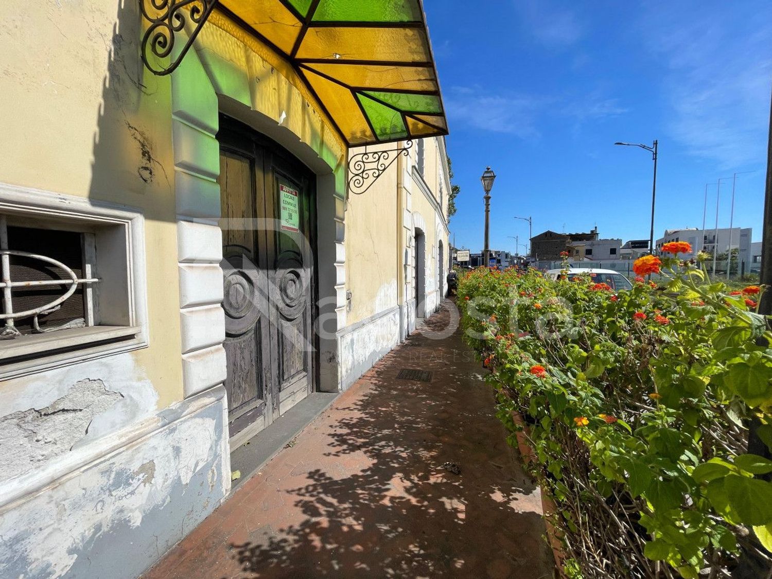 Locale commerciale in affitto a Salerno, INDUSTRIALE