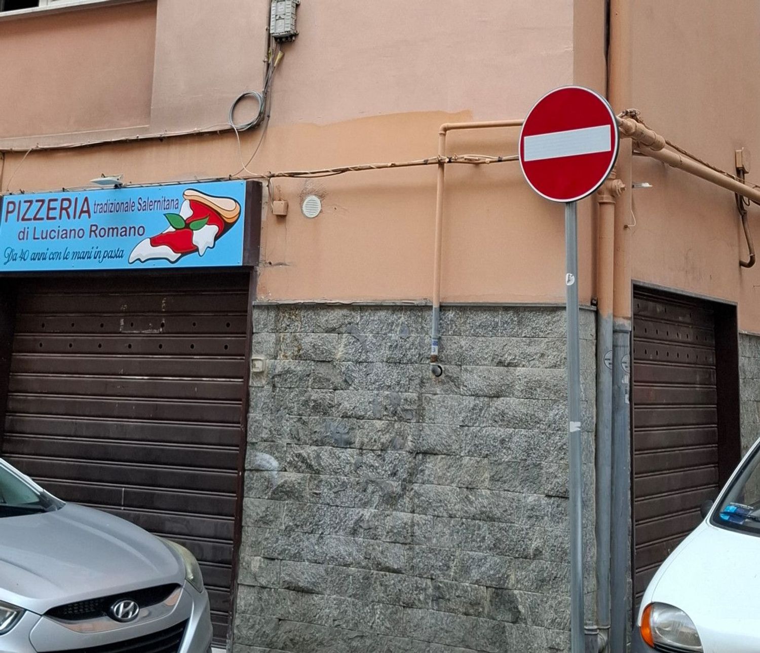 Locale commerciale in vendita a Salerno, Carmine