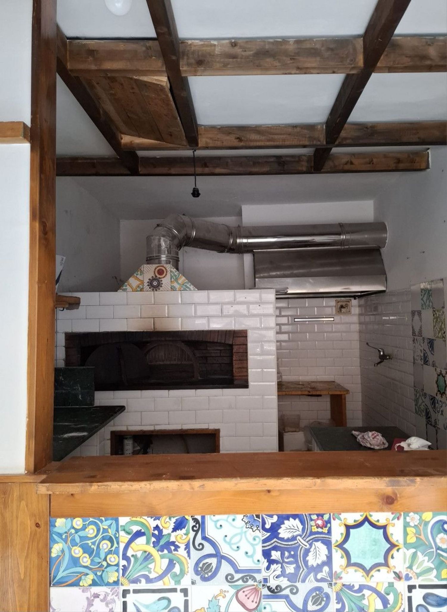 Locale commerciale in vendita a Salerno, Carmine