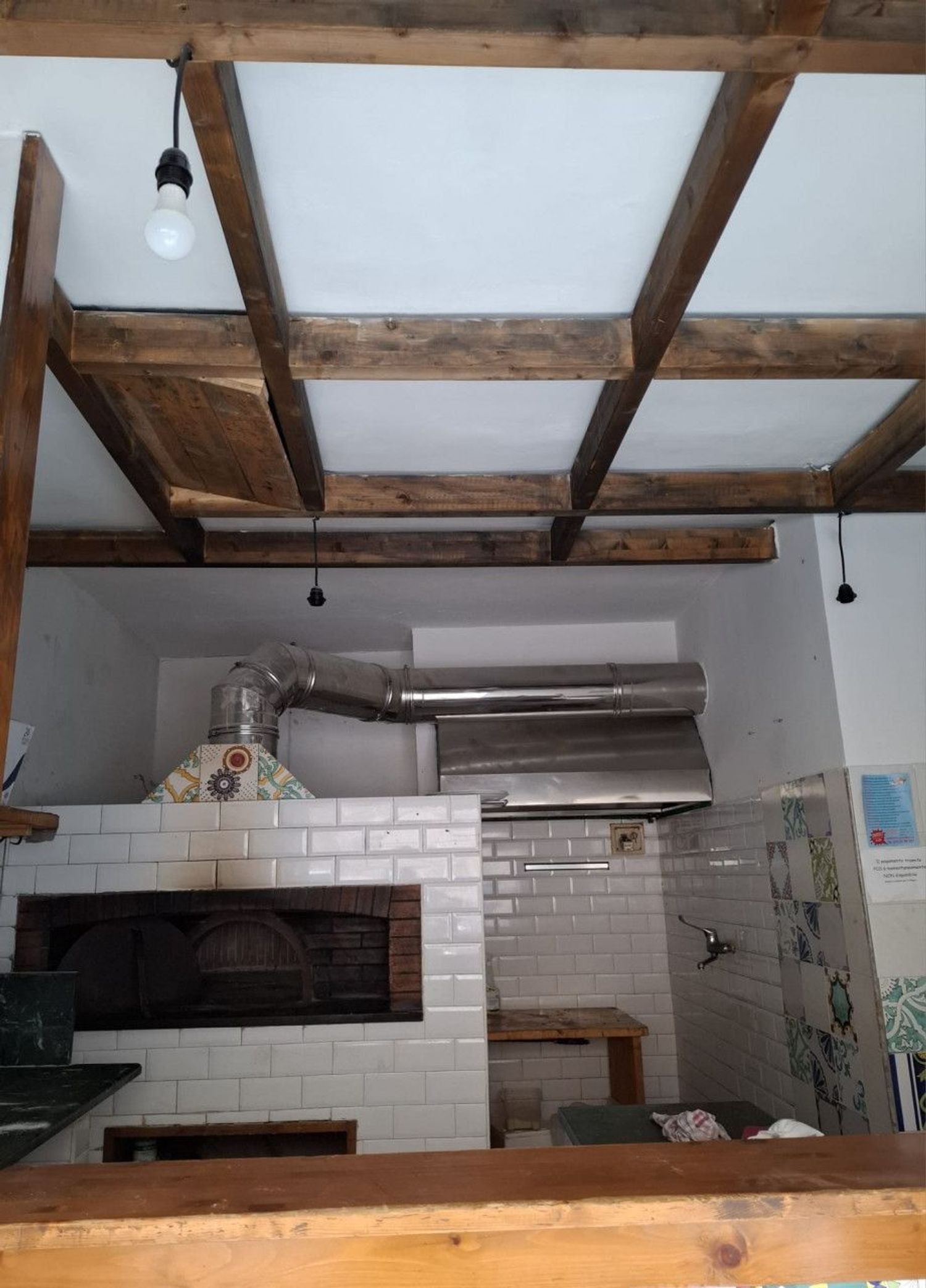 Locale commerciale in vendita a Salerno, Carmine