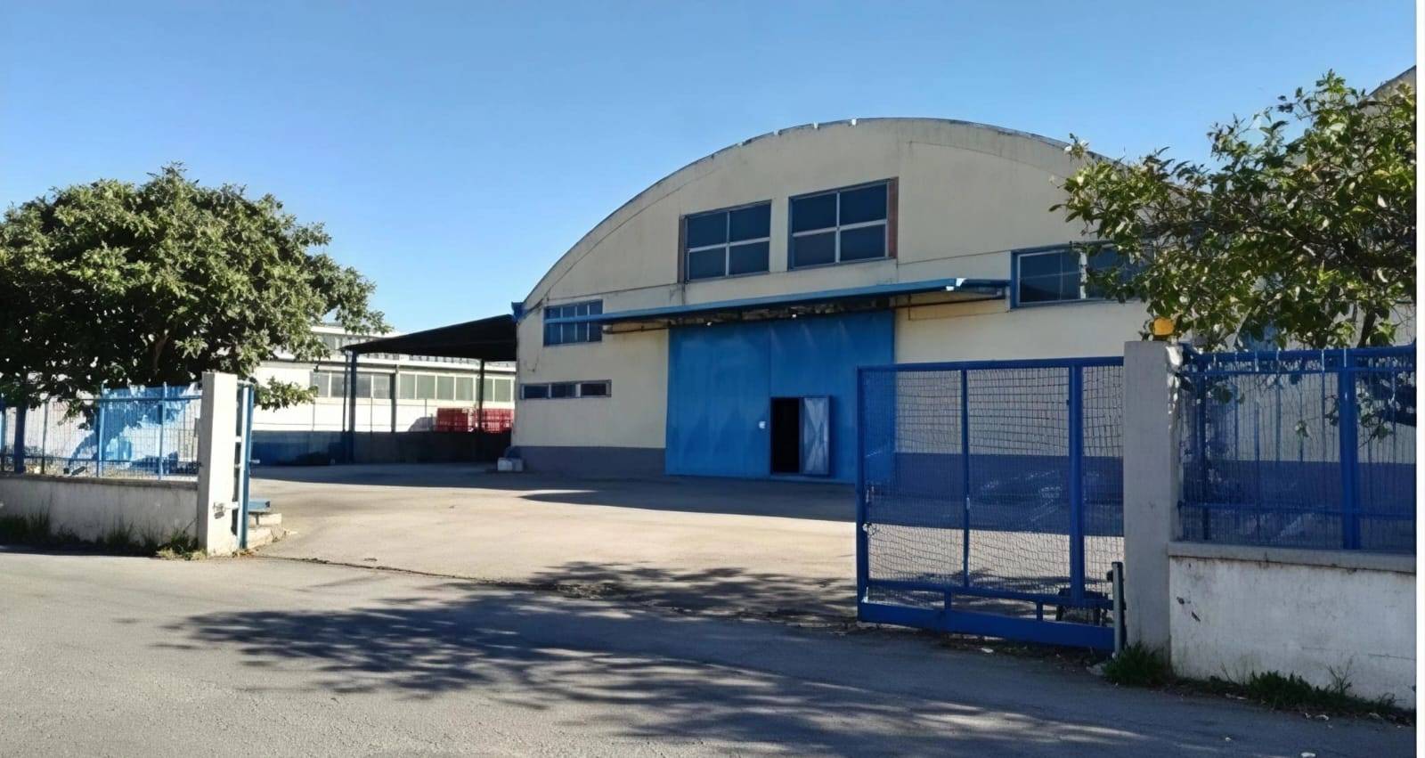 Locale commerciale in vendita a Salerno, INDUSTRIALE