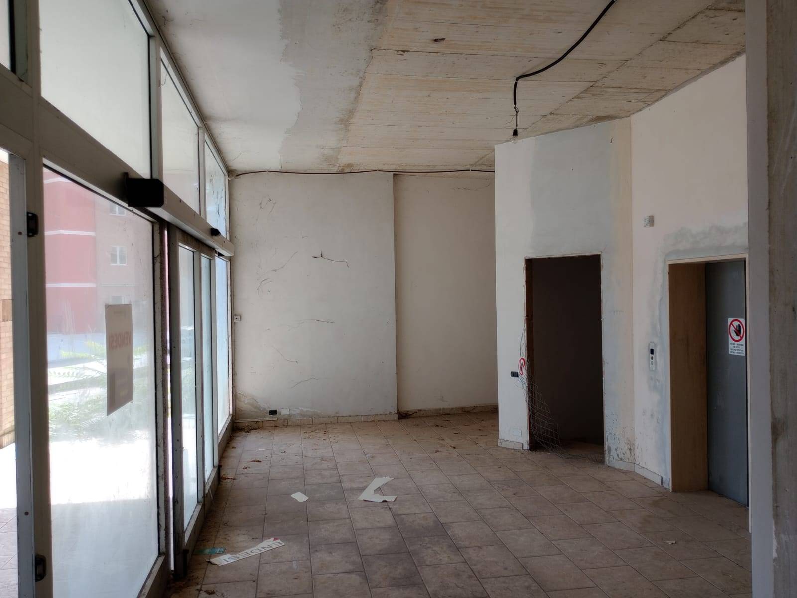 Locale commerciale in vendita a Bellante