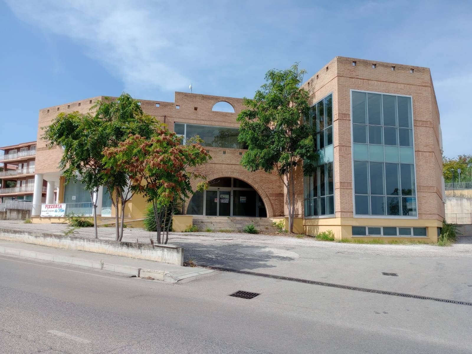 Locale commerciale in vendita a Bellante