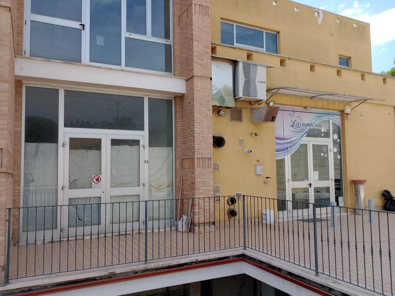 Locale commerciale in vendita a Bellante