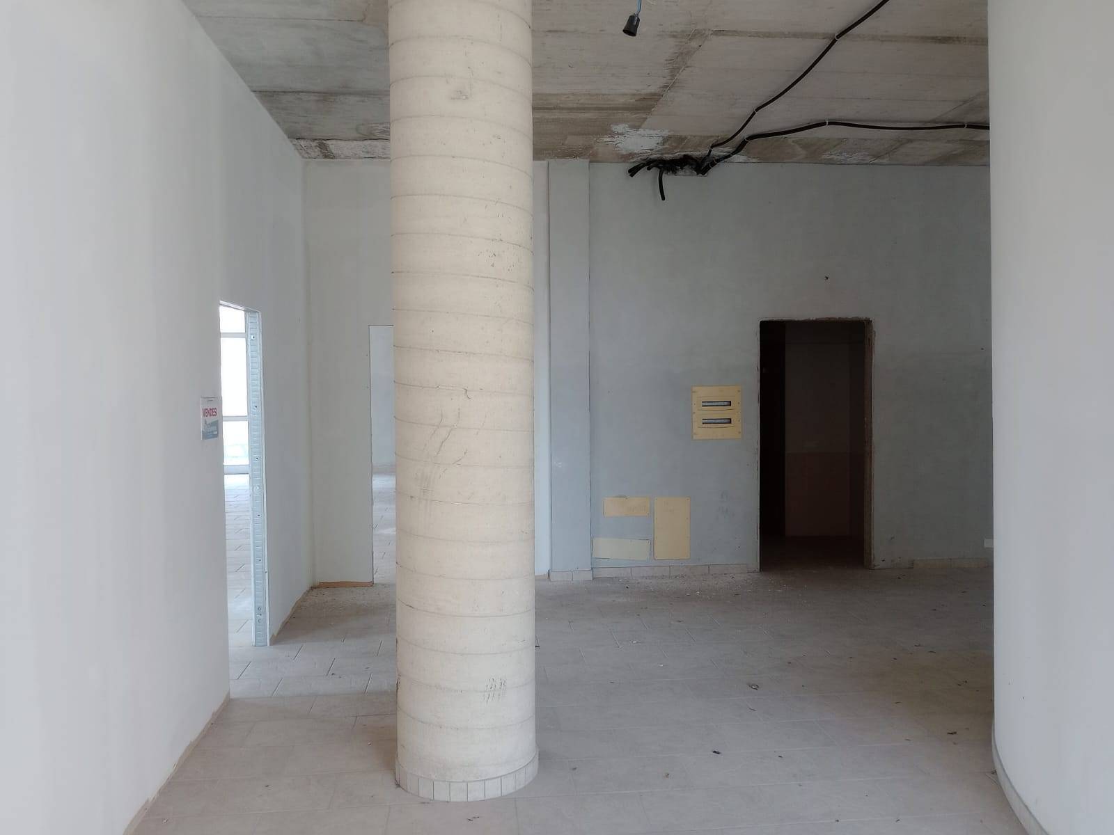 Locale commerciale in vendita a Bellante