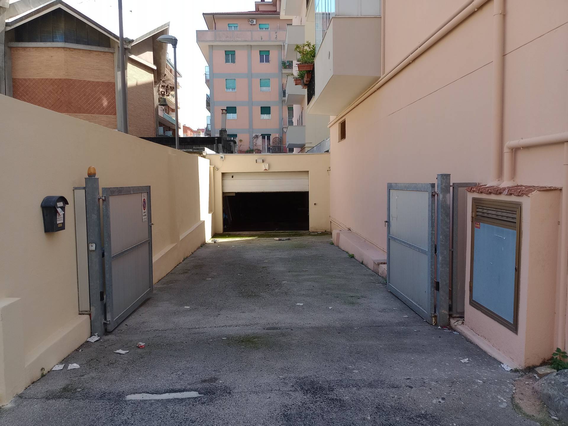 Magazzino in vendita a Pescara, Zona Ospedale