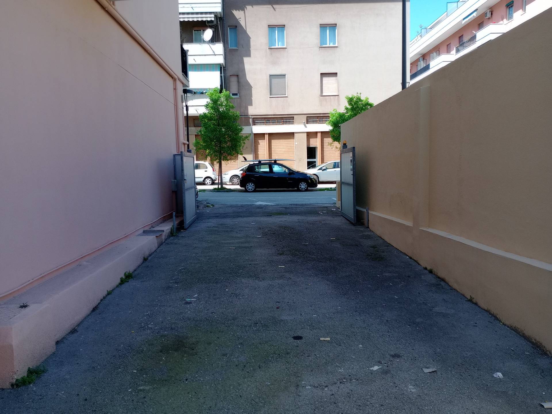 Magazzino in vendita a Pescara, Zona Ospedale