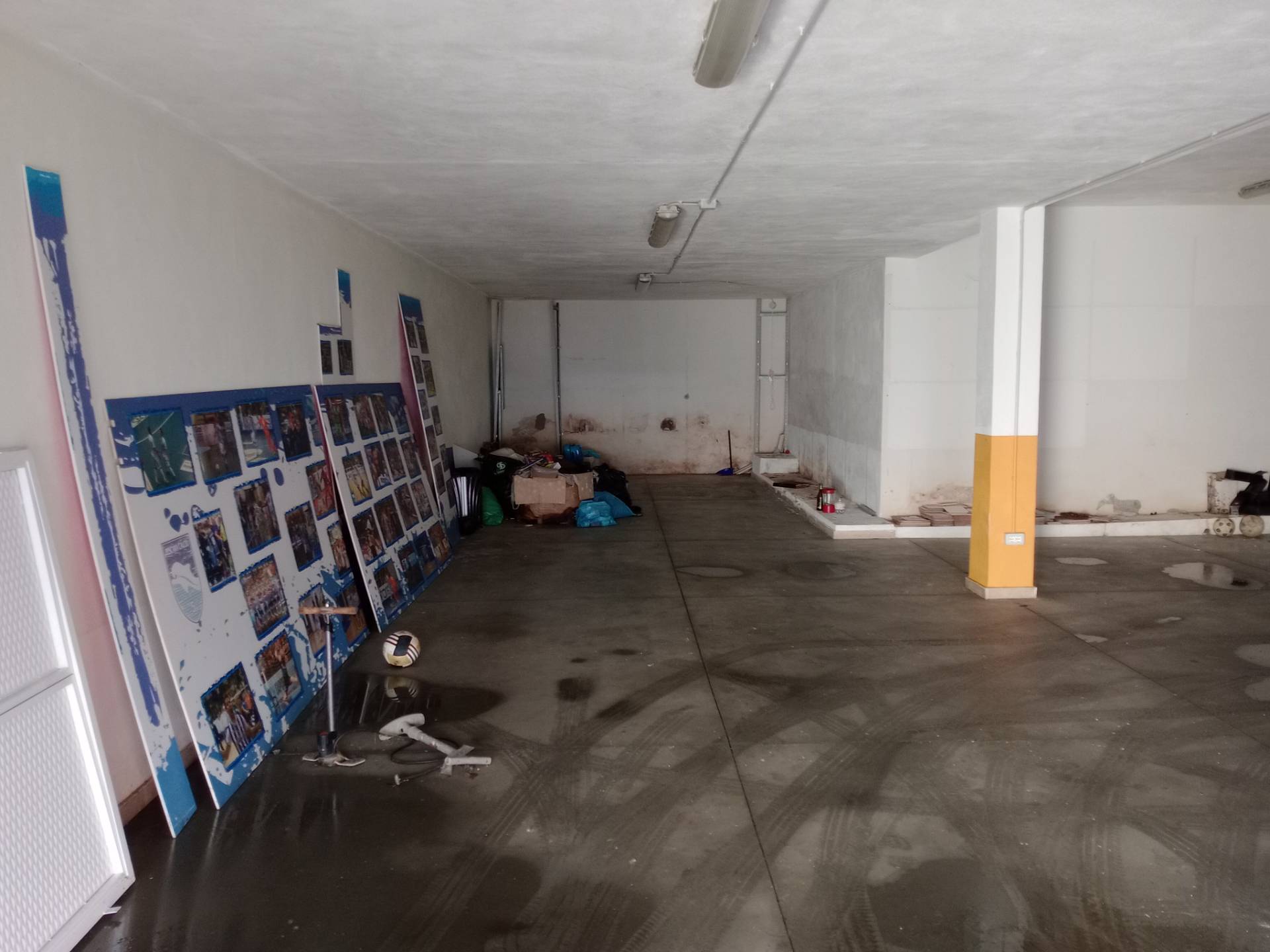 Magazzino in vendita a Pescara, Zona Ospedale