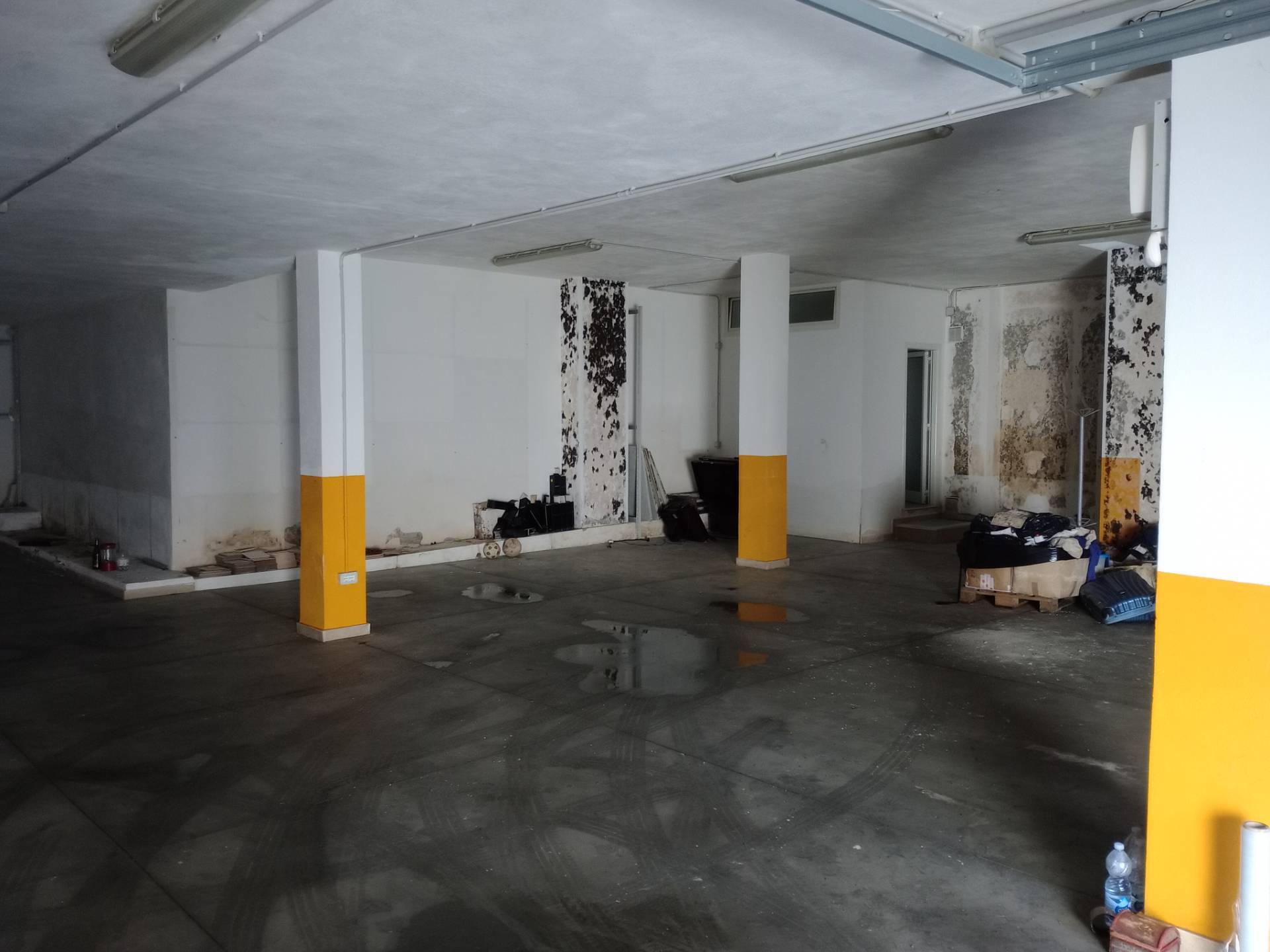 Magazzino in vendita a Pescara, Zona Ospedale