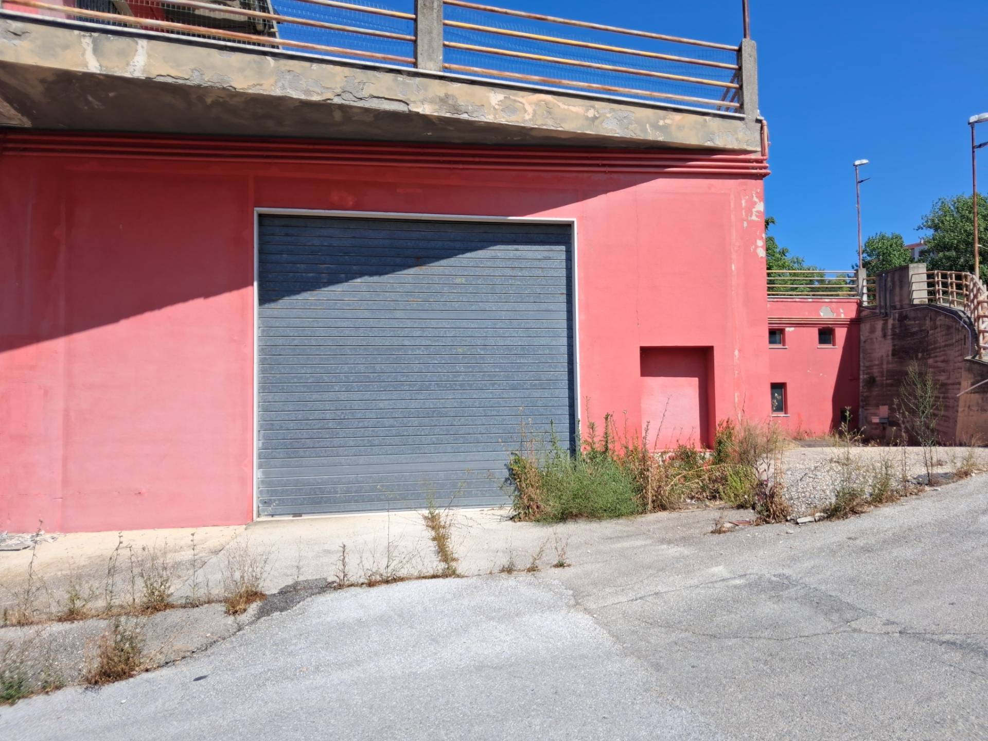 Locale commerciale in vendita a Chieti, Zona Levante