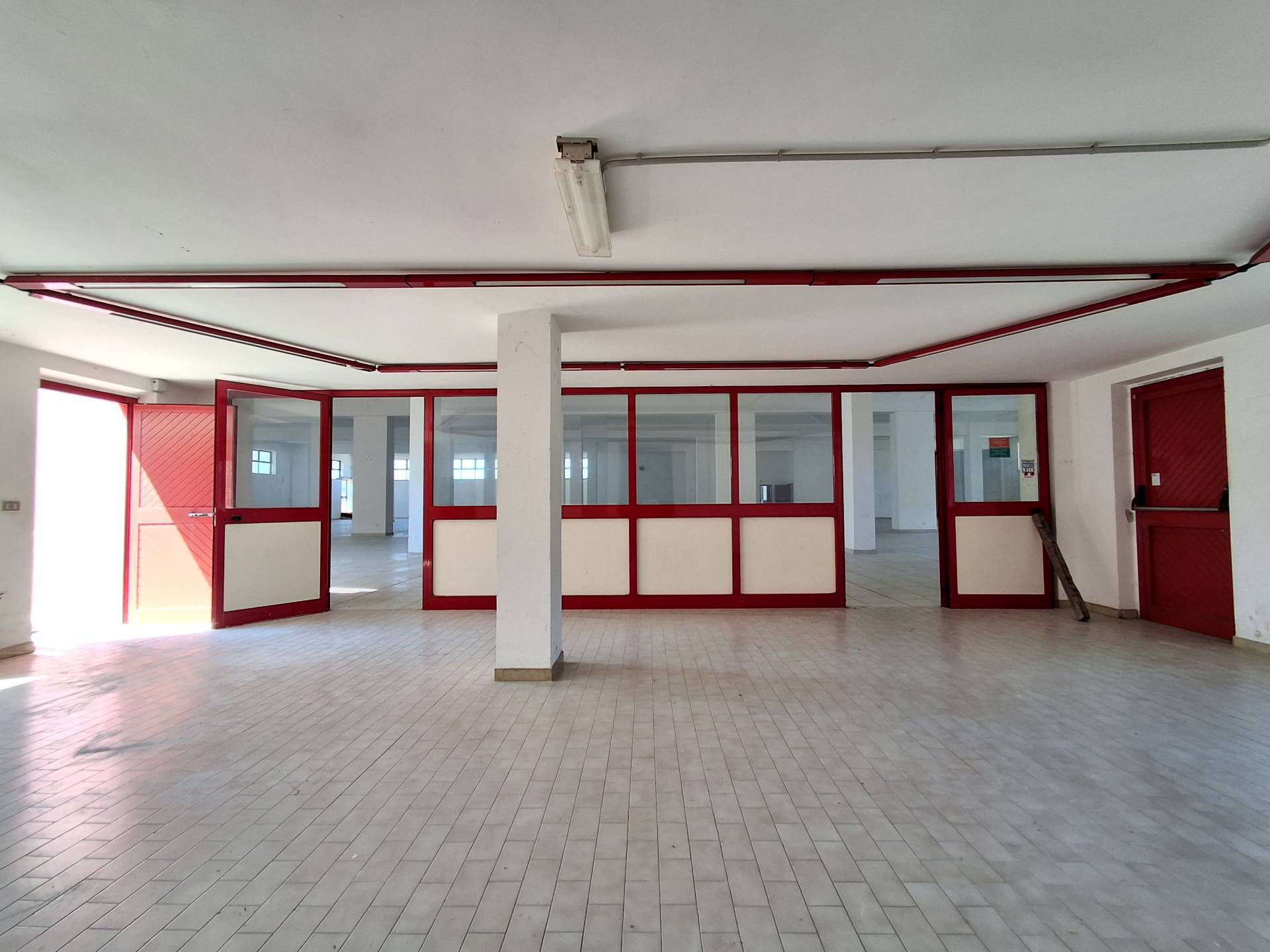 Locale commerciale in vendita a Chieti, Zona Levante