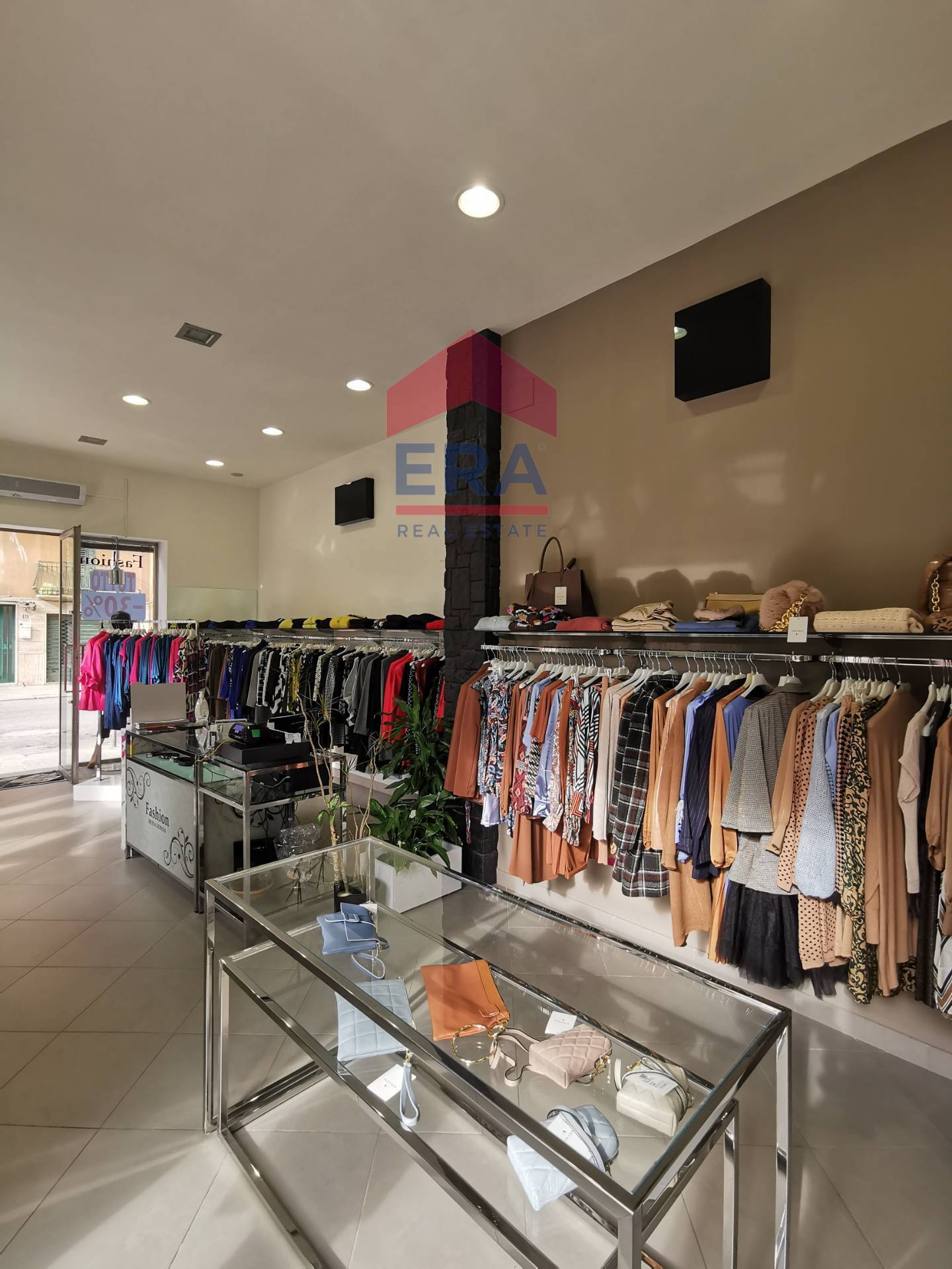 Locale Commerciale in vendita a Trapani, Zona pregiata