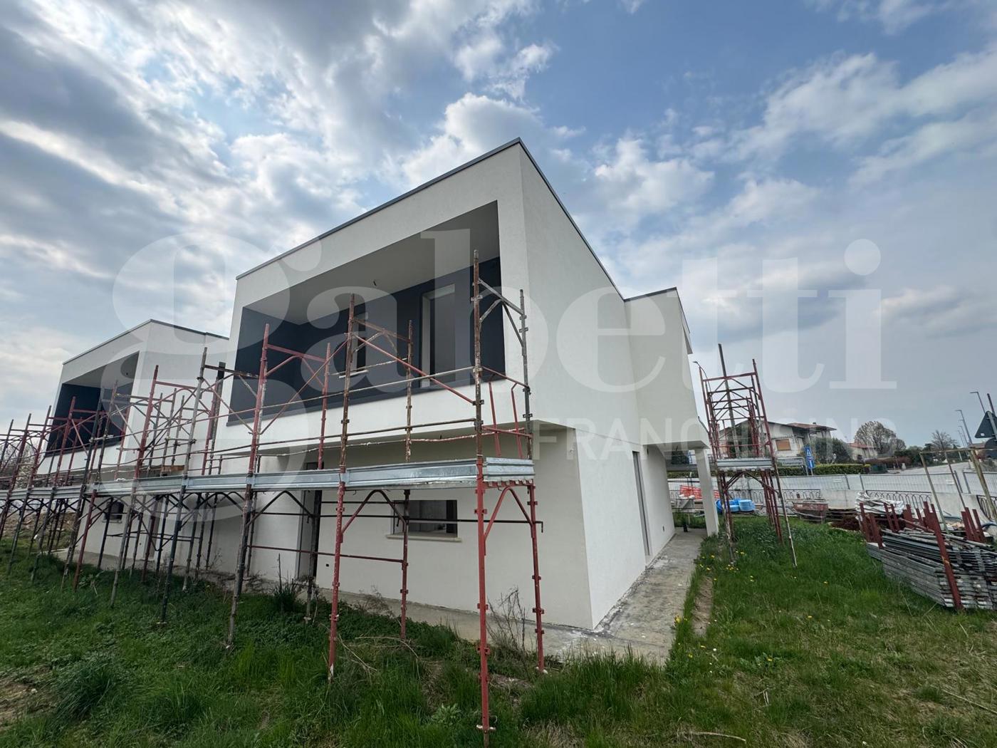 Villa Bifamiliare con giardino a Castelfranco Veneto