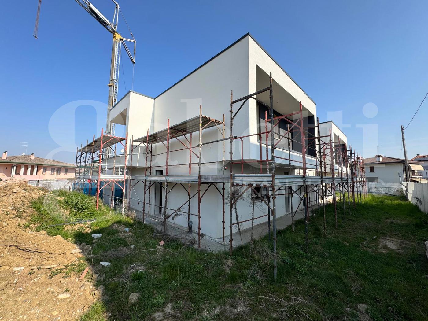 Villa Bifamiliare con giardino a Castelfranco Veneto