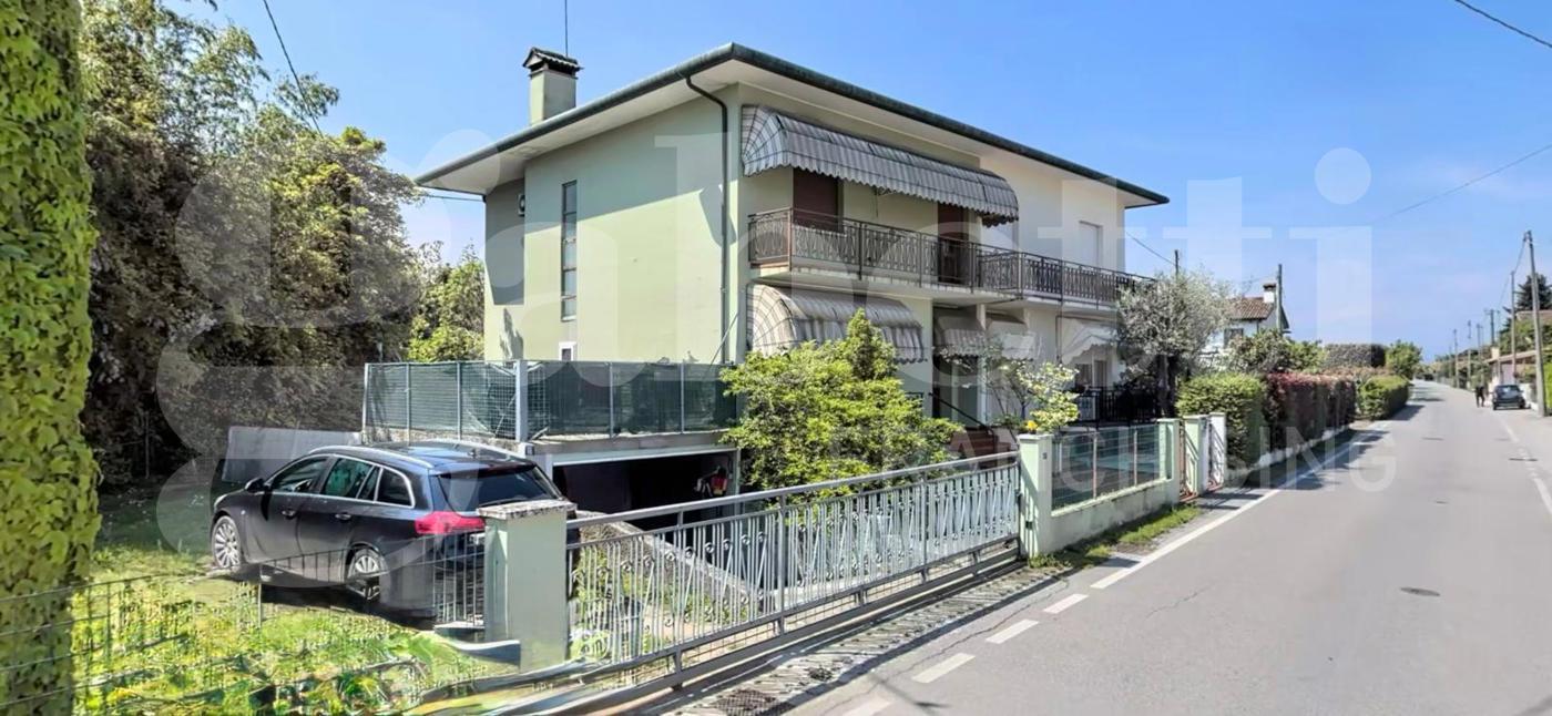 Villa Bifamiliare con giardino a Castelfranco Veneto