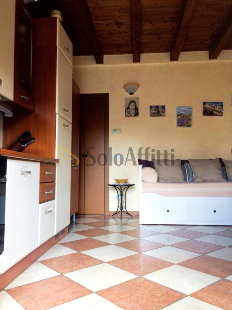 Bilocale con giardino in via ampelio pessina 40, Biassono
