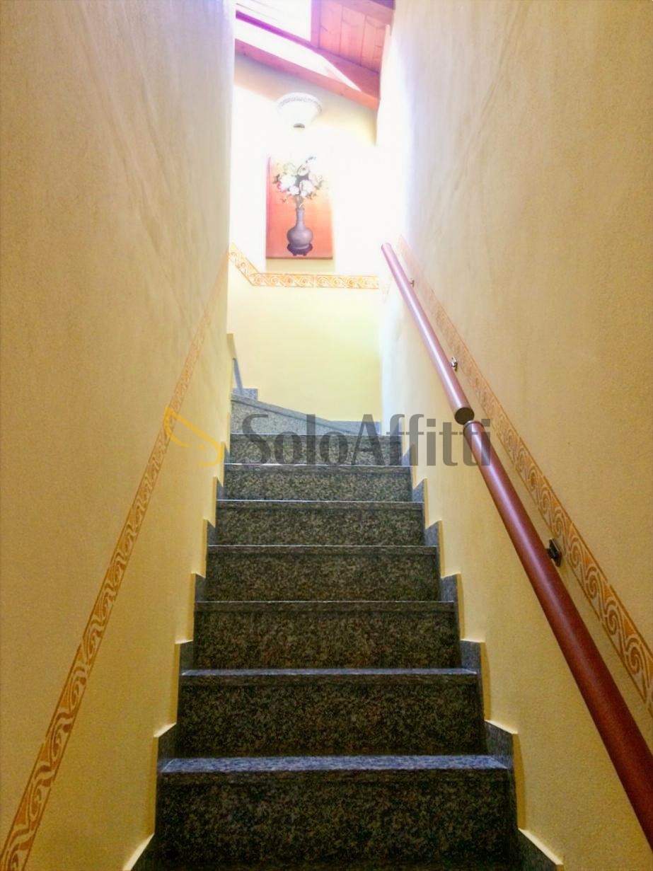 Bilocale con giardino in via ampelio pessina 40, Biassono