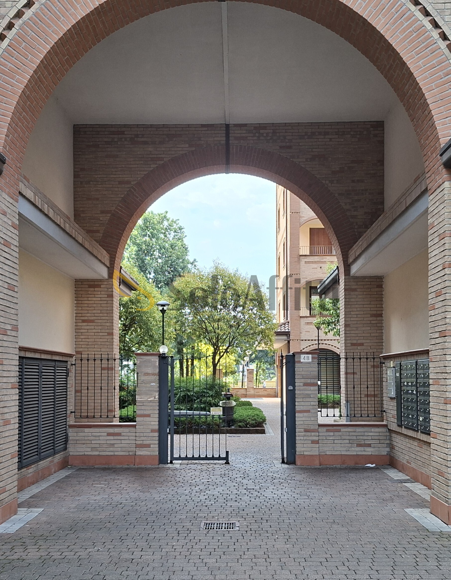Trilocale con box in largo bruno salvadori 5, Lissone