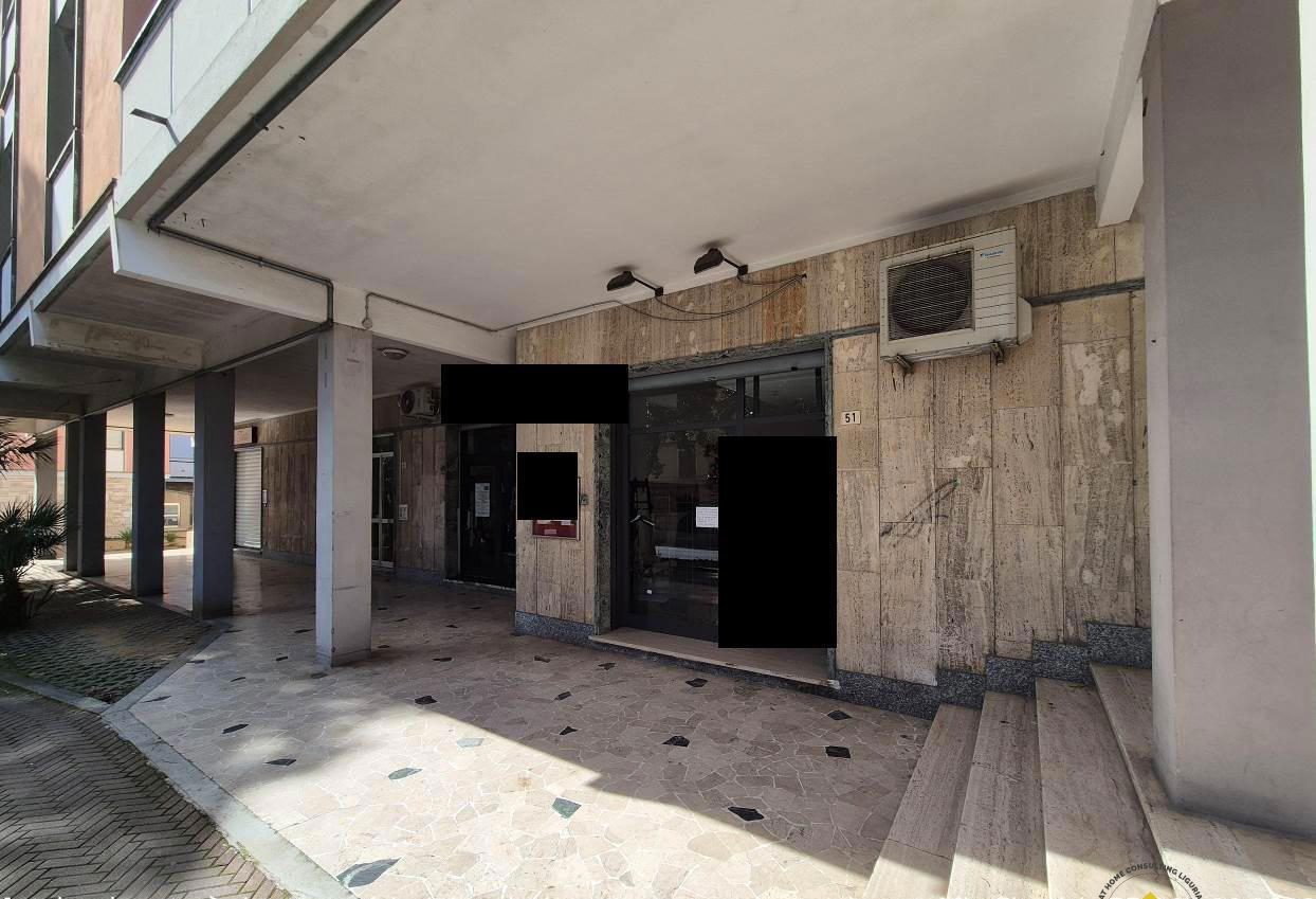 Locale commerciale in vendita a Loano