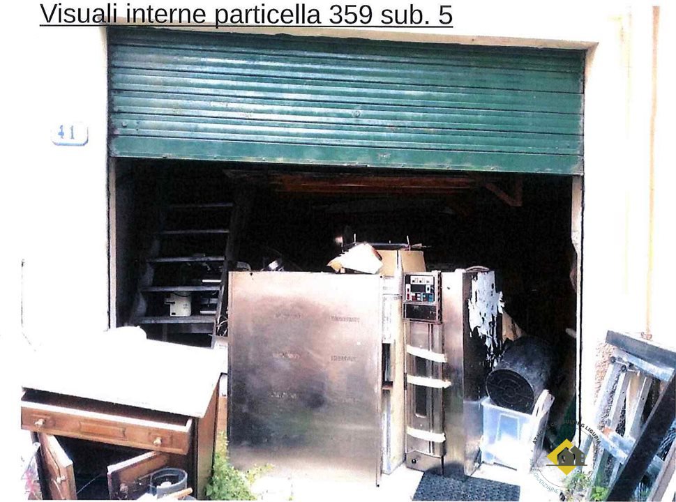 Locale commerciale in vendita a Recco