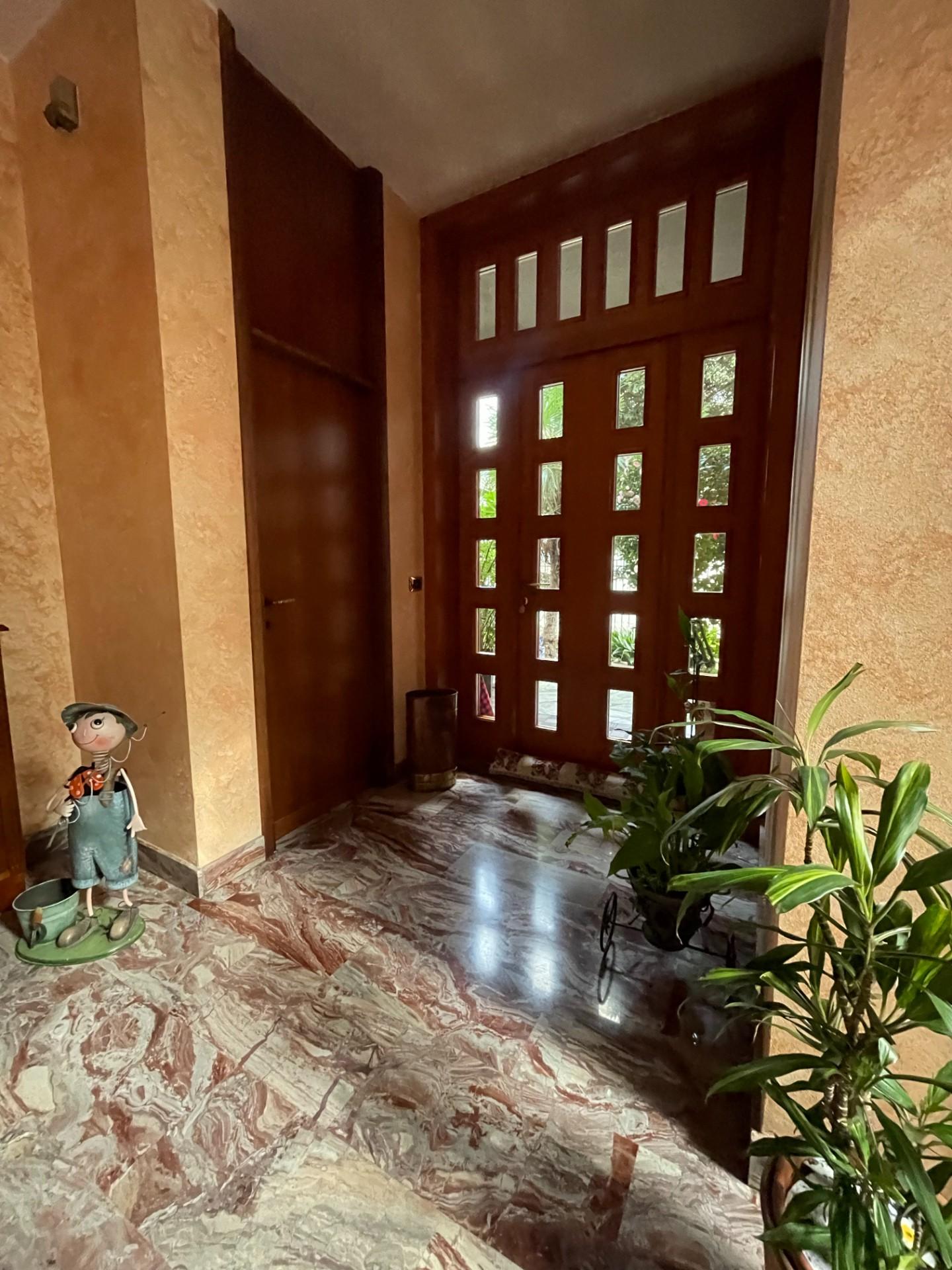 Villa con giardino a Solbiate Olona