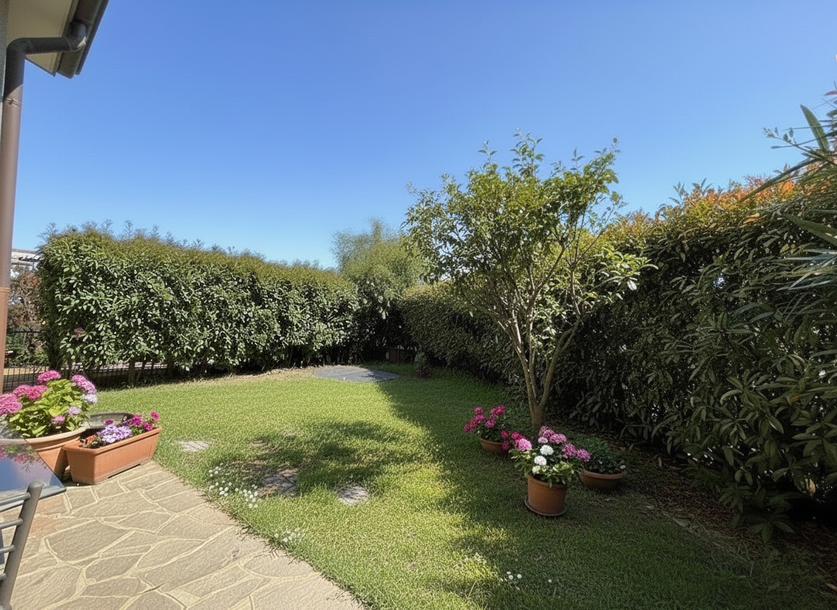 Trilocale con giardino a Caronno Pertusella