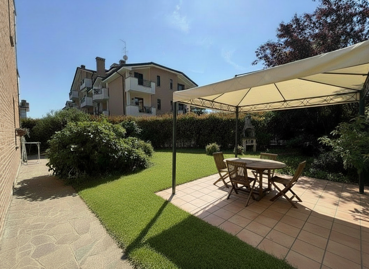 Trilocale con giardino a Caronno Pertusella