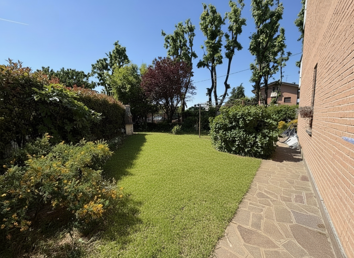 Trilocale con giardino a Caronno Pertusella