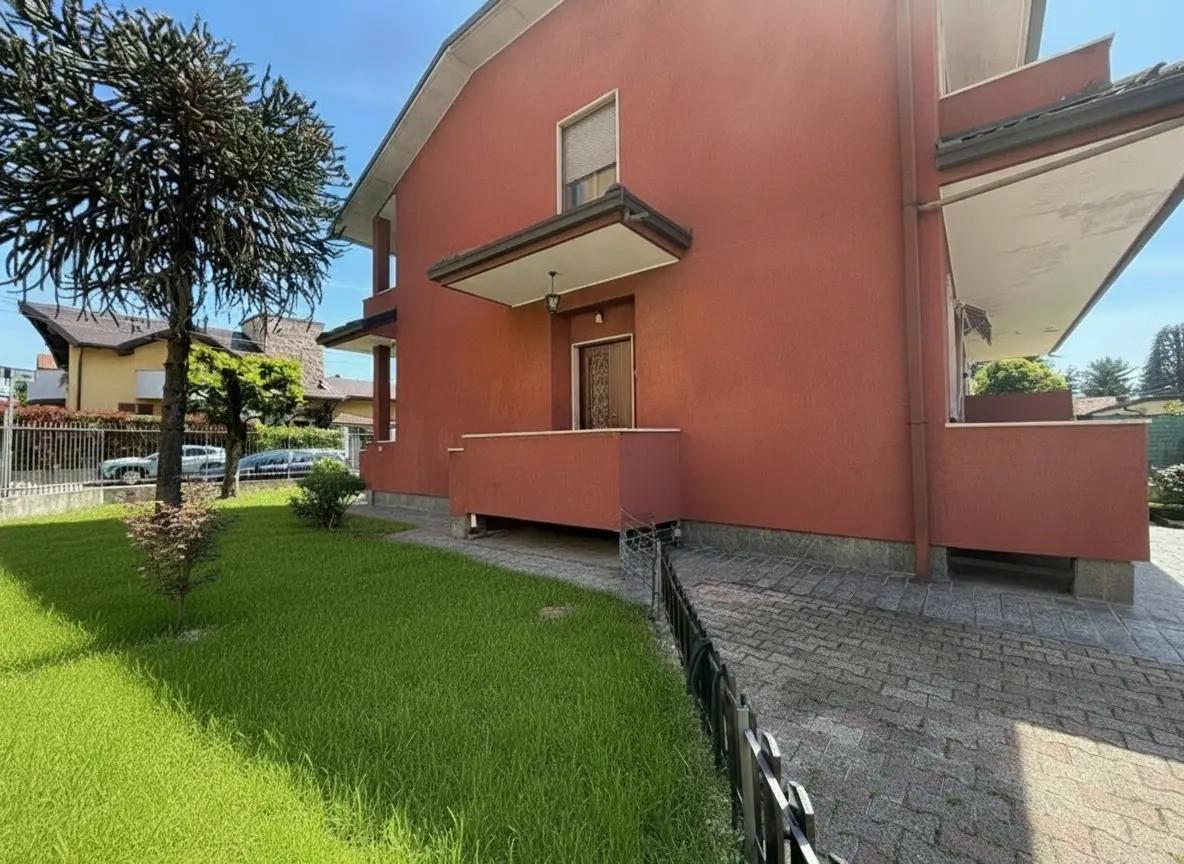 Villa Bifamiliare con giardino a San Vittore Olona