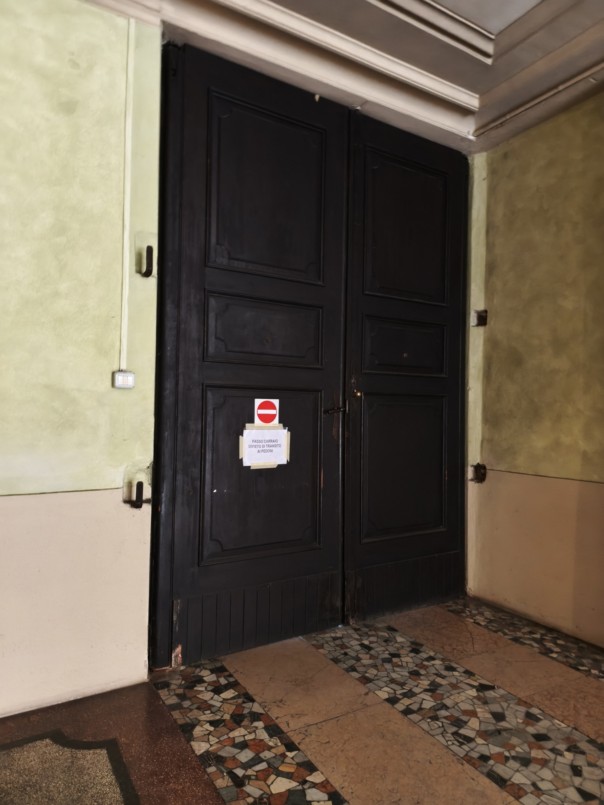 Posto auto coperto da ristrutturare in via mascherella 21, Modena