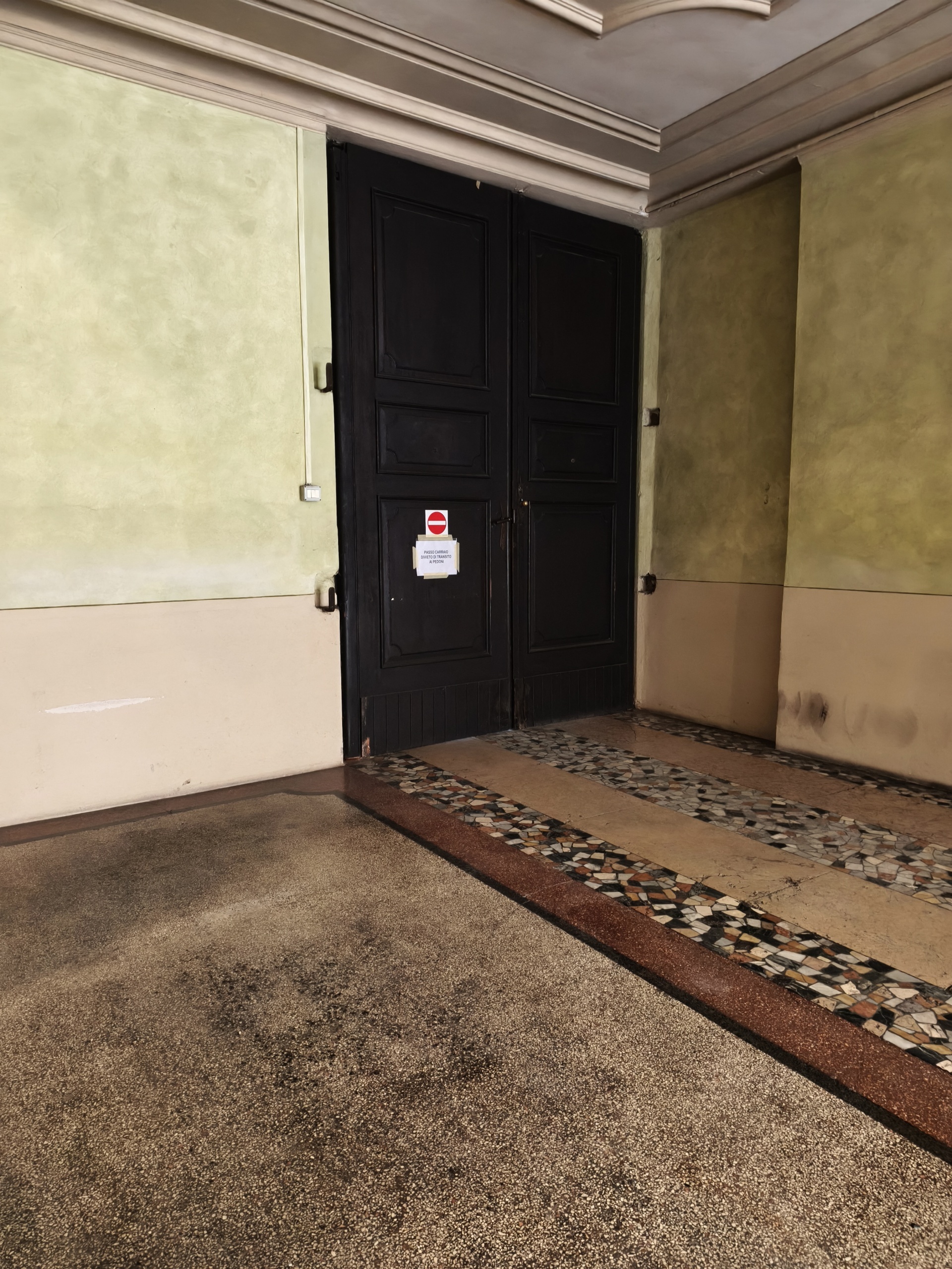 Posto auto coperto da ristrutturare in via mascherella 21, Modena