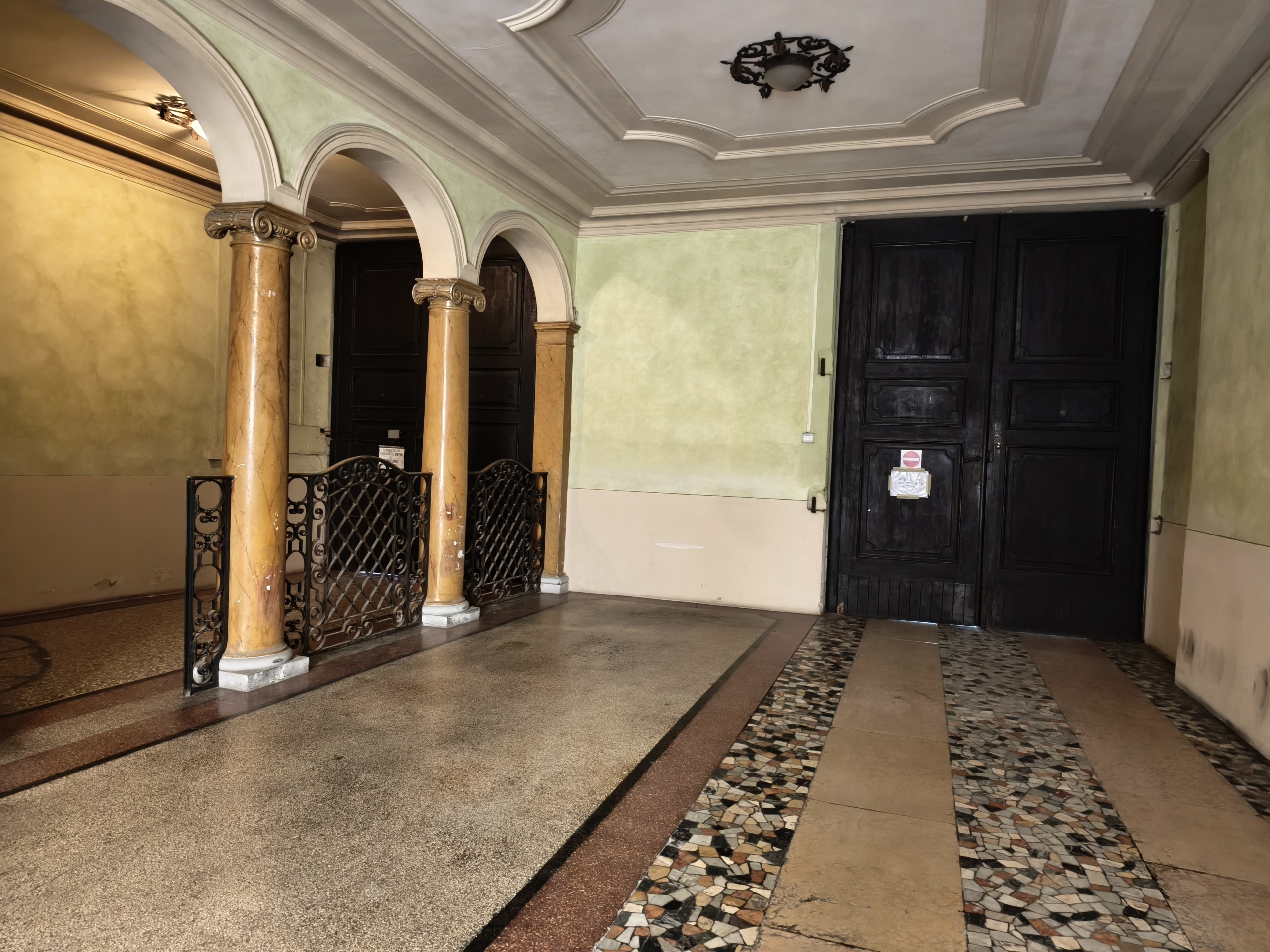 Posto auto coperto da ristrutturare in via mascherella 21, Modena